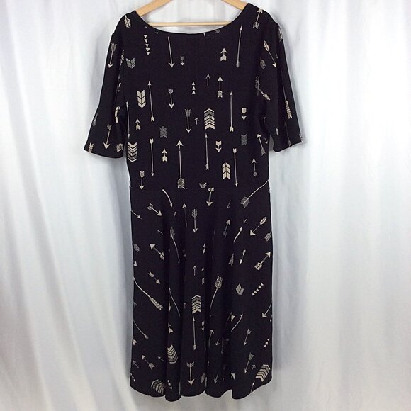 Lularoe Nicole Black Arrow Print Skater Dress Women's Plus Size 3XL Half Sleeve - Picture 2 of 6
